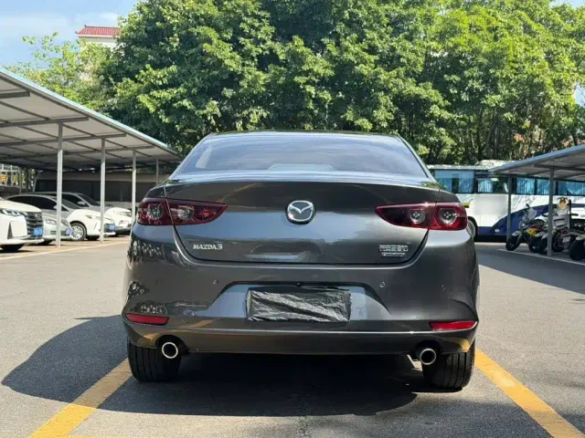 Mazda Axela — Фото автомобиля 5
