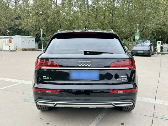 Audi Q5L — Фото автомобиля 9