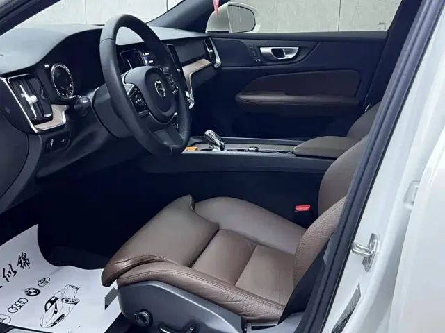 Volvo S60 — Фото автомобиля 4