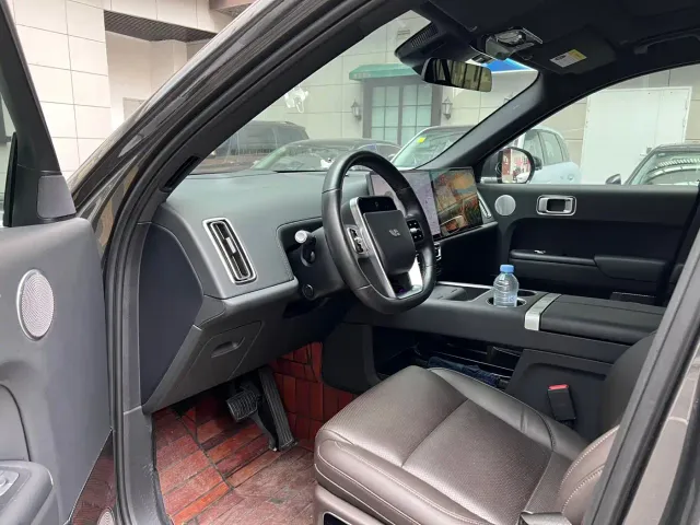 Li Auto L8 — Фото автомобиля 4