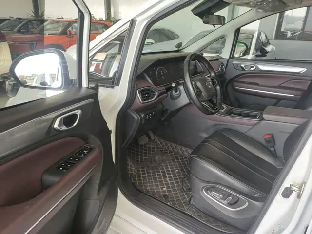 GAC Trumpchi M6 — Фото автомобиля 15