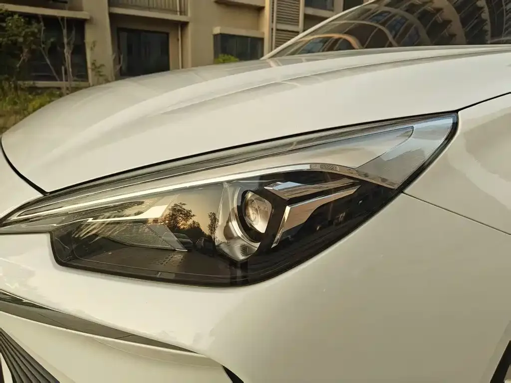 Roewe Roewe i5 2023 1.5L Manual Comfort Edition — Фото автомобиля 17