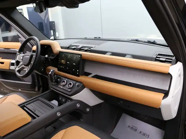 Land Rover Defender — Фото автомобиля 22
