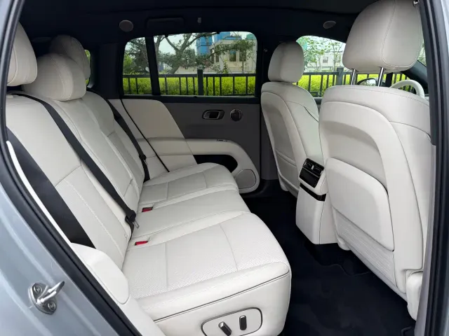 Li Auto i6 — Фото автомобиля 11