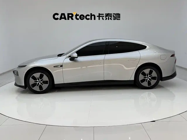 Xpeng P7 — Фото автомобиля 8