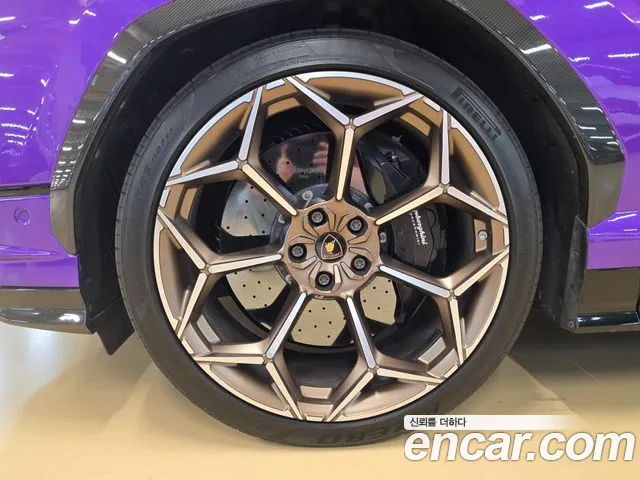 Lamborghini Urus — Фото автомобиля 6