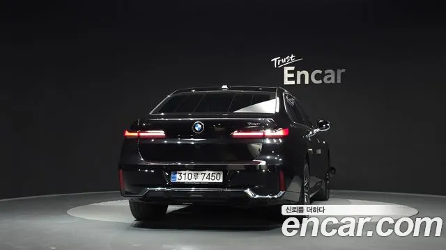 BMW 7 Series G70 — Фото автомобиля 4