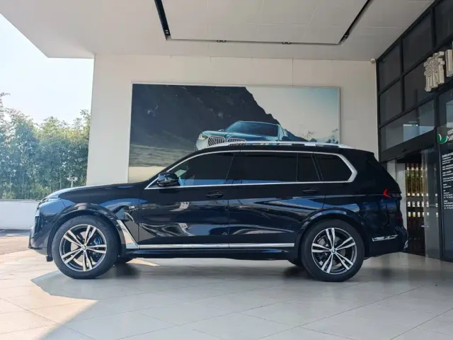 BMW X7 — Фото автомобиля 3
