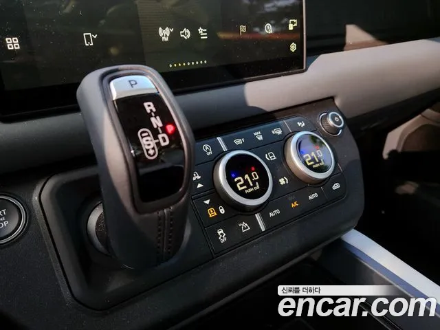 Land Rover Defender — Фото автомобиля 10