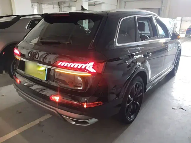 Audi Q7 — Фото автомобиля 6