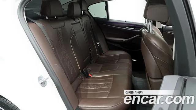 BMW 5-Series — Фото автомобиля 12