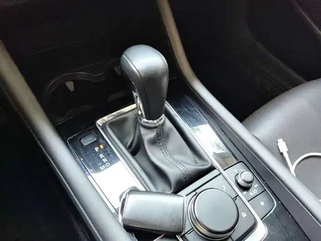 Mazda Axela — Фото автомобиля 13