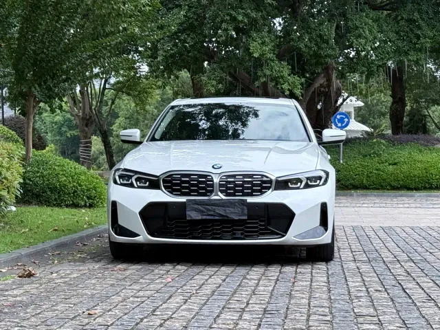 BMW 3 Series — Фото автомобиля 2