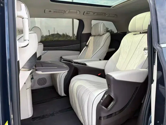 Denza D9 — Фото автомобиля 6