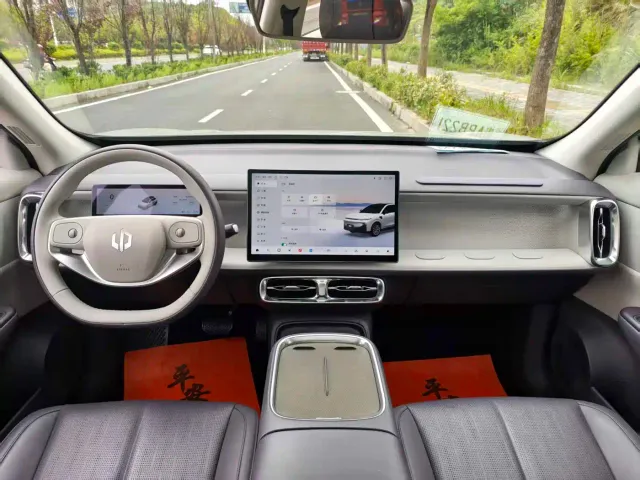 Leapmotor B10 — Фото автомобиля 6
