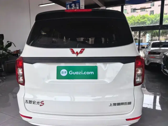 Wuling Hongguang — Фото автомобиля 5