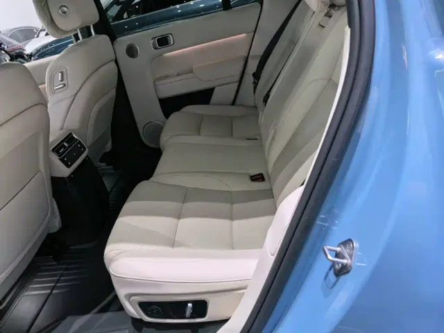 Li Auto L7 — Фото автомобиля 16