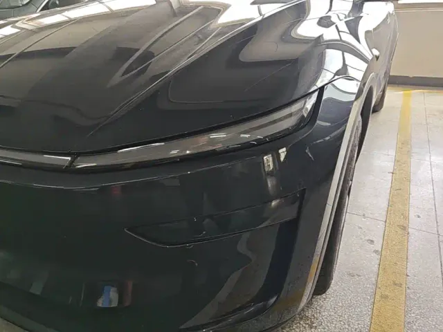 Tesla Model Y — Фото автомобиля 23