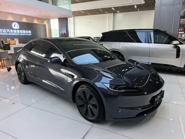 Tesla Model 3 — Фото автомобиля 3