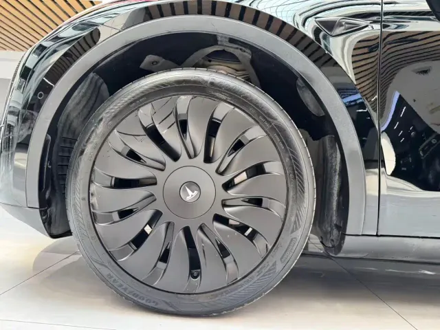 Tesla Model Y — Фото автомобиля 22