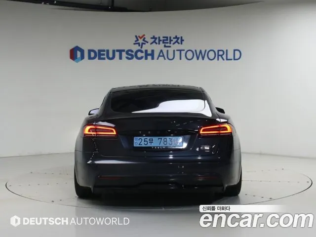 Tesla Model S — Фото автомобиля 4