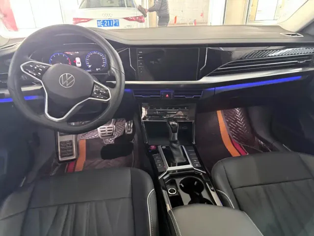 Volkswagen Passat — Фото автомобиля 13