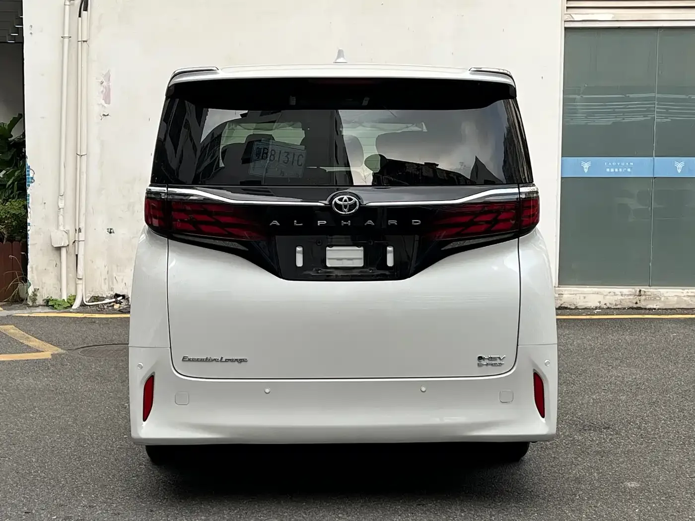 Toyota Alphard 2024 Hybrid 2.5L Prestige Edition — Фото автомобиля 8