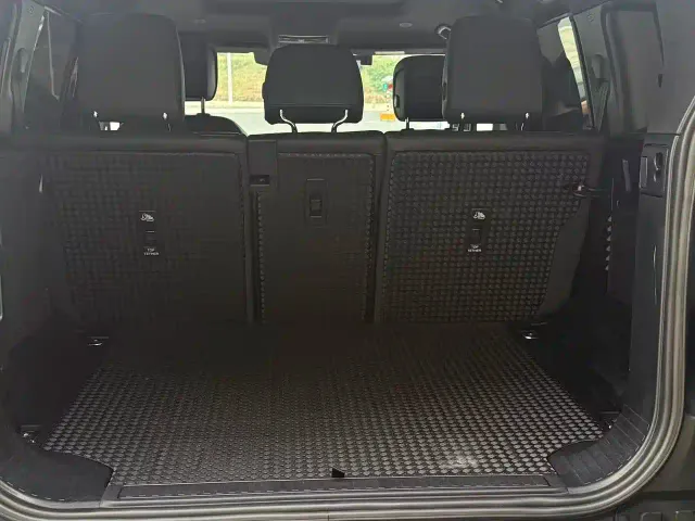 Land Rover Defender — Фото автомобиля 24