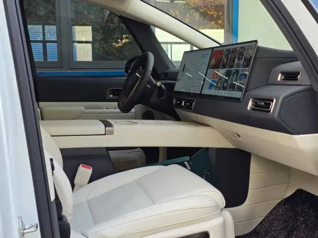 Li Auto MEGA — Фото автомобиля 12