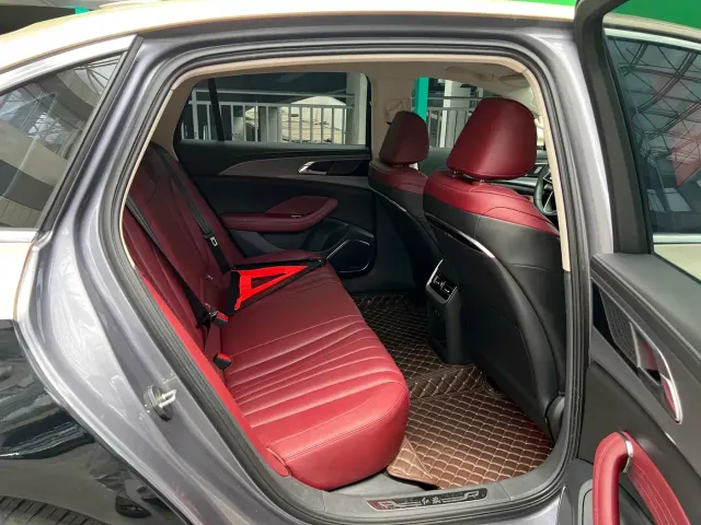 Hongqi H5 — Фото автомобиля 6