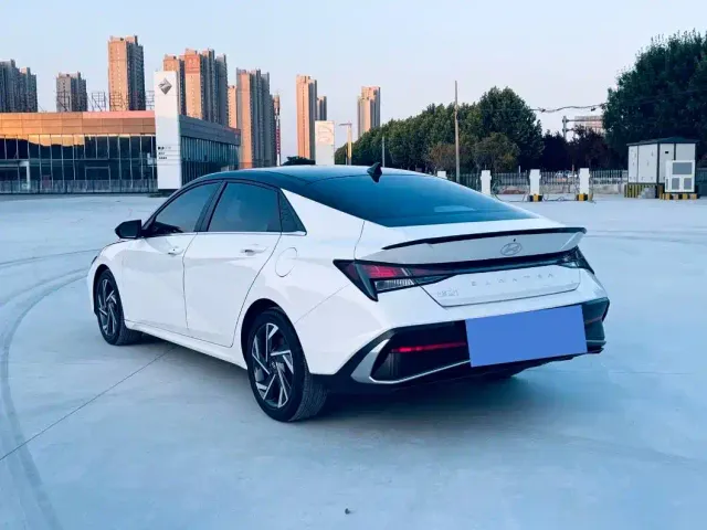 Hyundai Elantra — Фото автомобиля 6