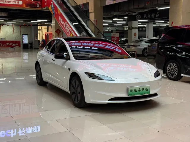 Tesla Model 3 — Фото автомобиля 3