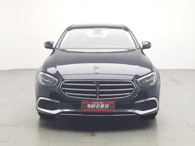 Mercedes-Benz E-Class — Фото автомобиля 3