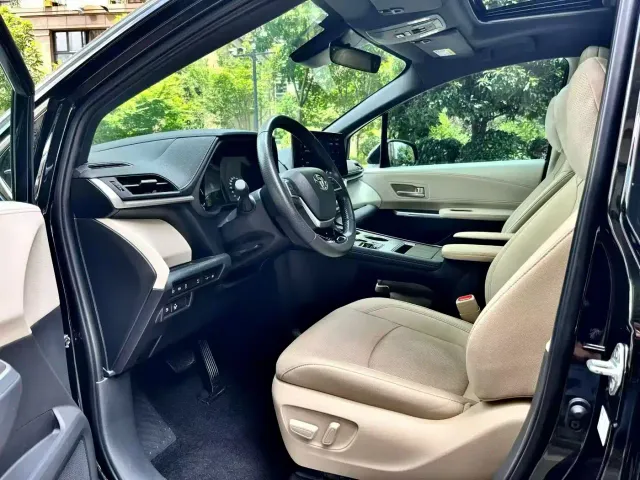Toyota Sienna — Фото автомобиля 5
