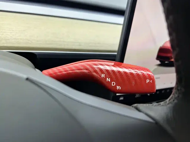 Tesla Model Y — Фото автомобиля 13
