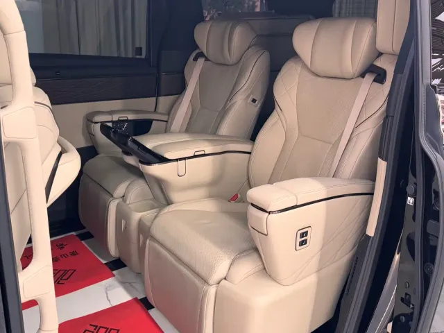 Toyota Alphard — Фото автомобиля 18