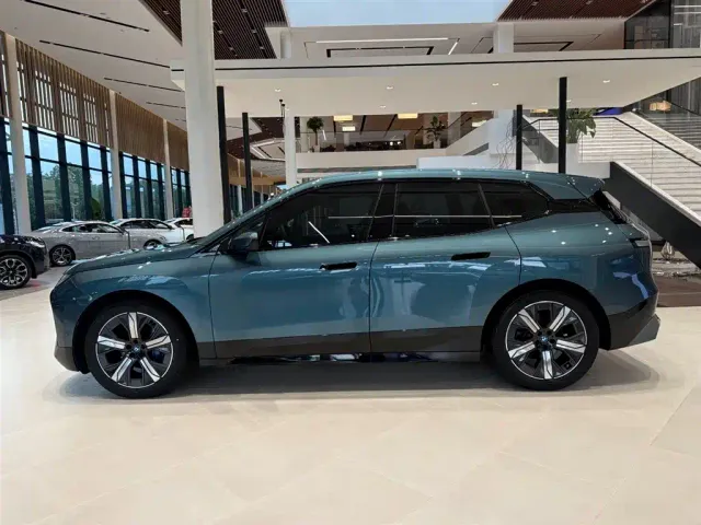 BMW iX — Фото автомобиля 5