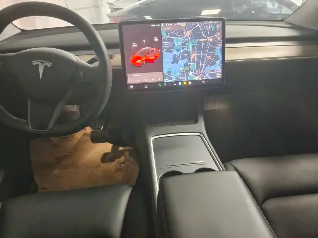 Tesla Model Y — Фото автомобиля 7
