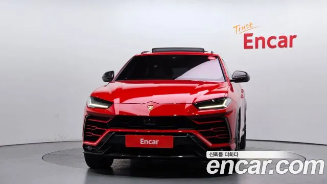 Lamborghini Urus — Фото автомобиля 3