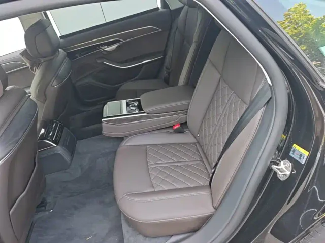 Audi A8 — Фото автомобиля 16