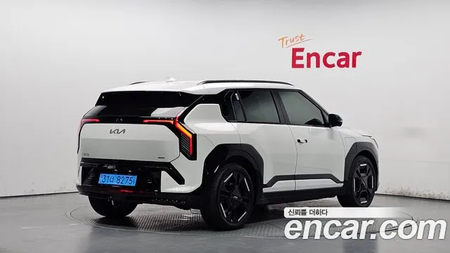 Kia EV3 Long Range 2WD — Фото автомобиля 2