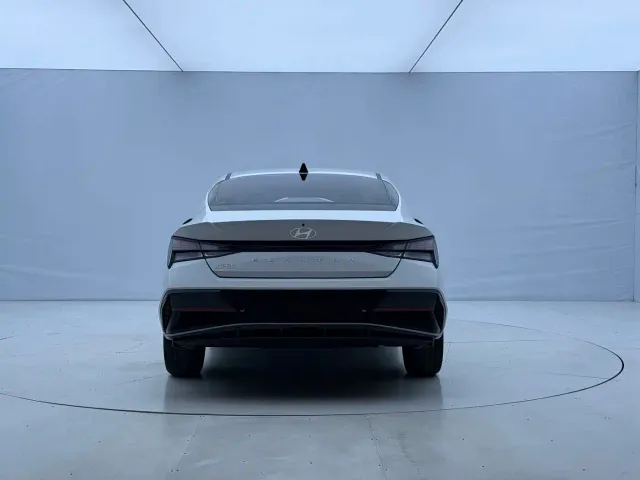 Hyundai Elantra — Фото автомобиля 5