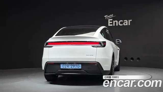 Tesla Model Y — Фото автомобиля 4