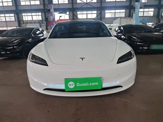 Tesla Model 3 — Фото автомобиля 2