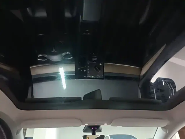 Tesla Model Y — Фото автомобиля 17