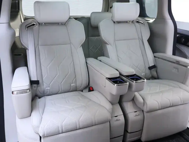 Volvo Volvo EM90 2025 Ultra Six-Seater — Фото автомобиля 23