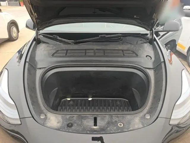 Tesla Model Y — Фото автомобиля 19