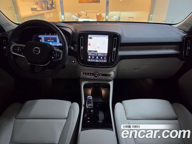 Volvo XC40 — Фото автомобиля 7
