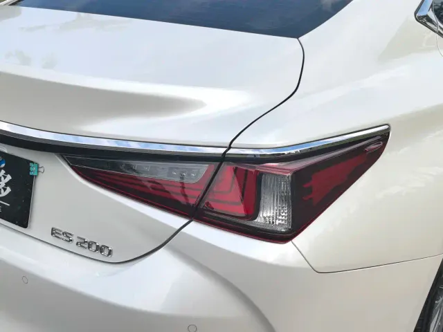 Lexus ES — Фото автомобиля 9