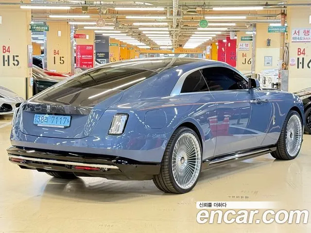 Rolls-Royce Spectre — Фото автомобиля 2